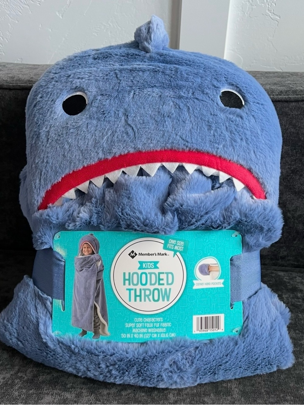 NWT Kid’s Member’s Mark Shark Hooded Throw